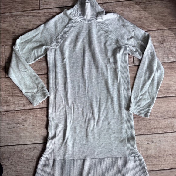 lululemon keep it cozy Gray Turtleneck sweater Dress 8 womens - Picture 9 of 10